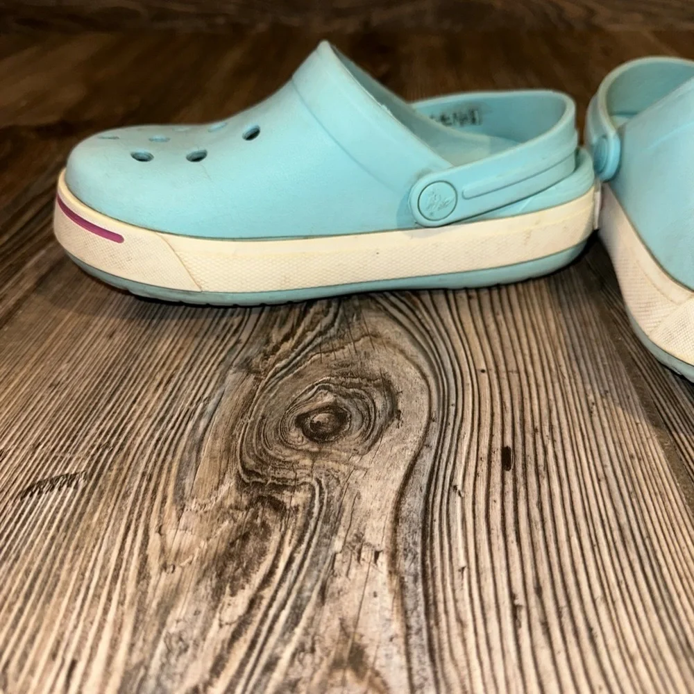 CROCS Blue and Pink Classic Clogs Water Shoes with Ventilation Size Junior 1